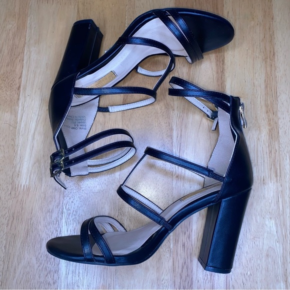 Olivia Miller Size 8.5 Black Sensual Block Sandals in Great Condition - Picture 7 of 16